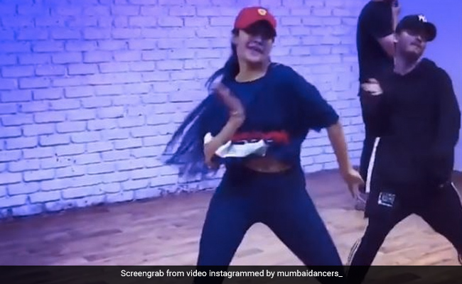 युजवेंद्र चहल की मंगेतर Dhanashree Verma ने 'चुरा के दिल मेरा' पर डांस से मचा दिया तहलका- देखें Video