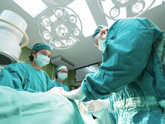 Doctor Removes 20 Live Worms From Man's Eye Doctor Removes 20 Live Worms From Man's Eye