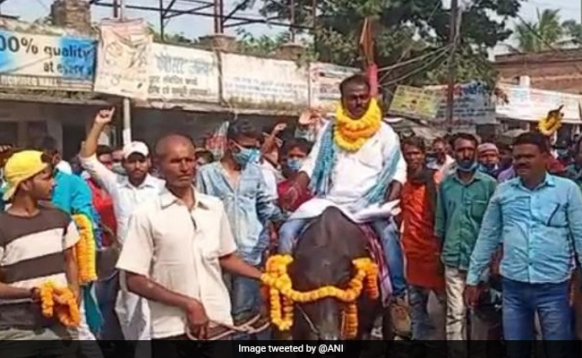 बिहार चुनाव : चनाव प्रचार में कोविड-19 नियमों से बेपरवाह हैं नेता, भड़का चुनाव आयोग