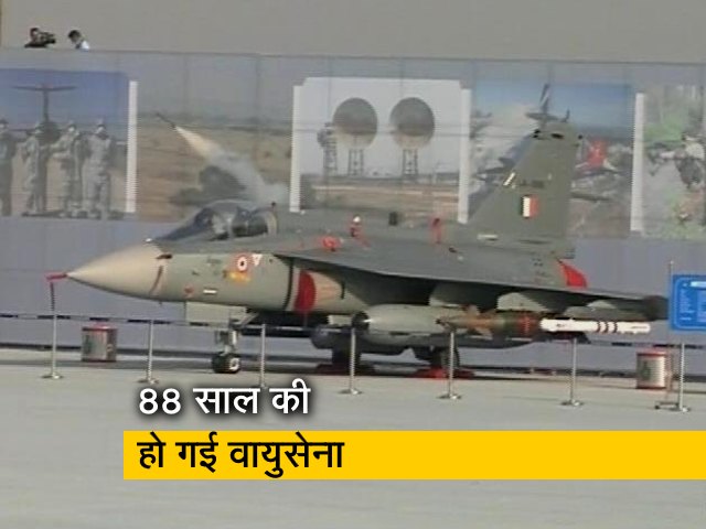 वायुसेना दिवस पर इंडियन एयरफोर्स का फ्लाई पास्ट