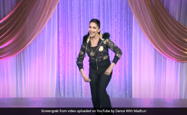 धक-धक गर्ल माधुरी दीक्षित ने 'एक दो तीन' सॉन्ग पर किया जोरदार डांस, Video डेढ़ करोड़ के पार