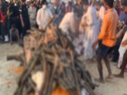 चिराग अपने पिता रामविलास पासवान को मुखाग्नि देते हुए बेहोश हो गए चिराग अपने पिता रामविलास पासवान को मुखाग्नि देते हुए बेहोश हो गए