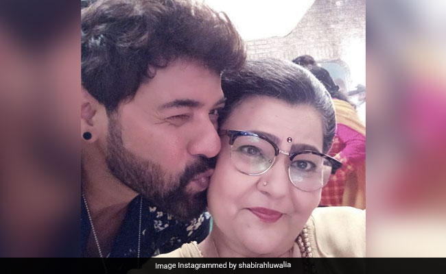 Actress Zarina Khan, <I>Kumkum Bhagya</i>'s Indu Daadi, Dies At 54. Shabir Ahluwalia, Sriti Jha Pay Tributes