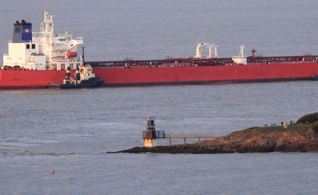British Army Boards Threatened Oil Tanker In English Channel, 7 Detained