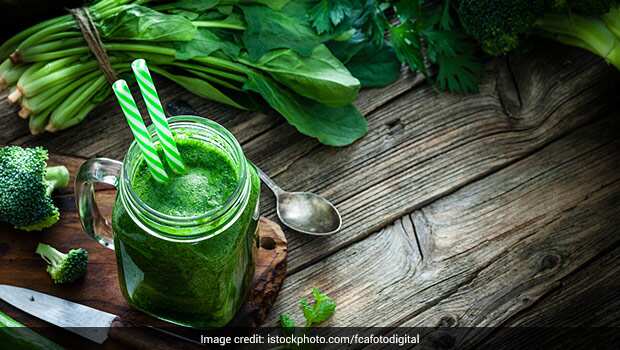 Diabetes Diet: ब्लड शुगर लेवल को कंट्रोल करने के लिए कमाल है ये ग्रीन जूस, सुबह इसे पीकर करें अपने दिन की शुरुआत
