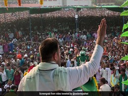 बिहार चुनाव : तेजस्वी यादव की रैलियों में भारी भीड़, RJD ने प्रवासी मजदूरों को याद दिलाया 'लॉकडाउन' बिहार चुनाव : तेजस्वी यादव की रैलियों में भारी भीड़, RJD ने प्रवासी मजदूरों को याद दिलाया 'लॉकडाउन'