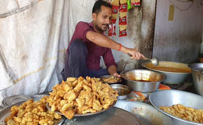 बिहार: देव मंदिर को नहीं देखा और चपचपवा चाट नहीं खाया तो क्या खाया ?