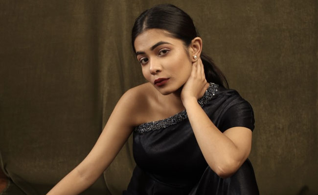 Make Your Festive Looks A Class Apart With Chic Fusion Wear