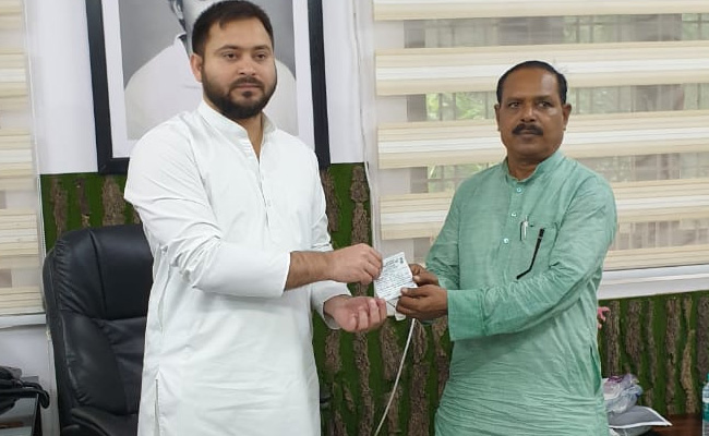 बिहार विधानसभा चुनावों से पहले BSP को झटका, RJD में शामिल हुए भरत बिंद