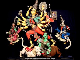 Navratri 2020: जानिए, क्या है देवी दुर्गा द्वारा धारण किए गए विभिन्न शस्त्रों का महत्व ? Navratri 2020: जानिए, क्या है देवी दुर्गा द्वारा धारण किए गए विभिन्न शस्त्रों का महत्व ?