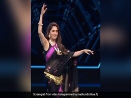'धक धक' गर्ल Madhuri Dixit ने ब्लैक साड़ी में यूं किया जबरदस्त बेली डांस, Video ने मचा दी धूम 'धक धक' गर्ल Madhuri Dixit ने ब्लैक साड़ी में यूं किया जबरदस्त बेली डांस, Video ने मचा दी धूम