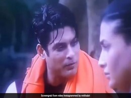 Sidharth Shukla को टास्क में गौहर ने लगाया हाथ, एक्टर बोले- छुओ मत, मेरी गर्लफ्रेंड है घर पर...देखें Video Sidharth Shukla को टास्क में गौहर ने लगाया हाथ, एक्टर बोले- छुओ मत, मेरी गर्लफ्रेंड है घर पर...देखें Video