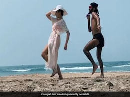 नोरा फतेही ने Beach पर दोस्त के साथ व्हाइट ड्रेस में किया डांस, Video में दिखा जबरदस्त अंदाज नोरा फतेही ने Beach पर दोस्त के साथ व्हाइट ड्रेस में किया डांस, Video में दिखा जबरदस्त अंदाज