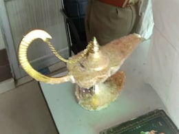 मेरठ के डॉक्टर को 31 लाख में बेचा "अलादीन का चिराग", ठगों ने "जिन्न" बुलाकर दिया झांसा मेरठ के डॉक्टर को 31 लाख में बेचा "अलादीन का चिराग", ठगों ने "जिन्न" बुलाकर दिया झांसा