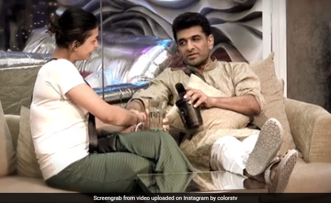 <I>Bigg Boss 14</I> Written Update October 13, 2020: Eijaz Khan Distances Himself From Pavitra Punia