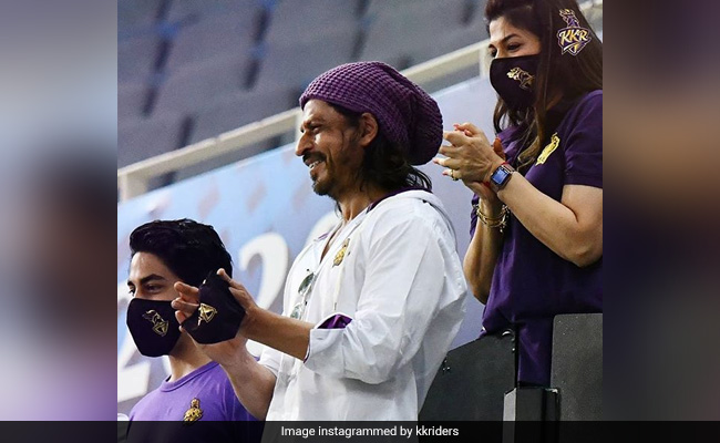 IPL 2020: फैन ने शाहरूख खान से कहा, KKR वाले Fans के जज्बात से खेल रही है, SRK बोले- 'अरे मेरी सोचो.."