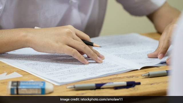 Eat a healthy diet to stay fit during the exam season