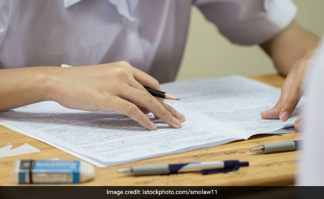 Eat a healthy diet to stay fit during the exam season