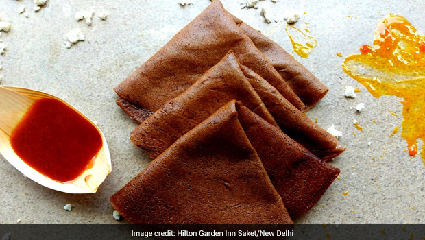 Navratri 2020: This Weight-Loss Friendly <i>Kuttu Cheela</i> Is One Easy Vrat Recipe You'd Be Making Often!