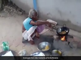 'बाबा का ढाबा' के बाद पकौड़े बेचने वाली महिला का Video हुआ वायरल, रवीना टंडन ने भी लगाई मदद की गुहार 'बाबा का ढाबा' के बाद पकौड़े बेचने वाली महिला का Video हुआ वायरल, रवीना टंडन ने भी लगाई मदद की गुहार