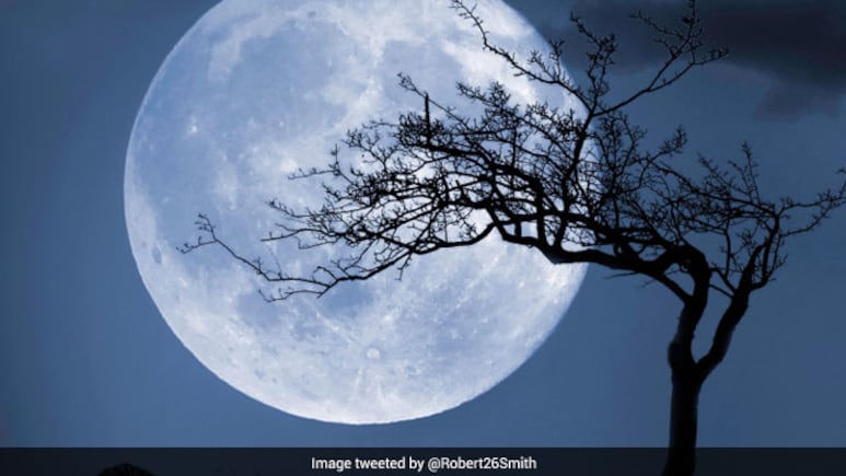 किताबों में जो पढ़ा, वो आंखों के सामने तैरने लगा... उज्जैन की 'जादुई दूरबीन' से मात्र ₹20 में दिख रहे हैं चांद के 'जख्म' &nbsp;
