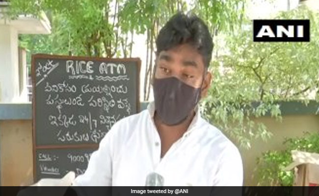 लॉकडाउन में जरूरतमंदों का पेट भरने के लिए इस शख्स ने 'राइस ATM'की शुरुआत की