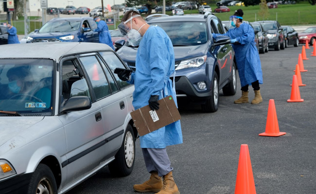 As Cold Weather Approaches, 9 US States See Record Spike In COVID-19 Cases