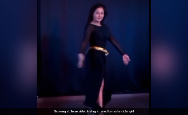 Rashami Desai ने ब्लैक ड्रेस में किया नोरा फतेही के 'दिलबर' पर धमाकेदार बेली डांस, खूब धूम मचा रहा है Video