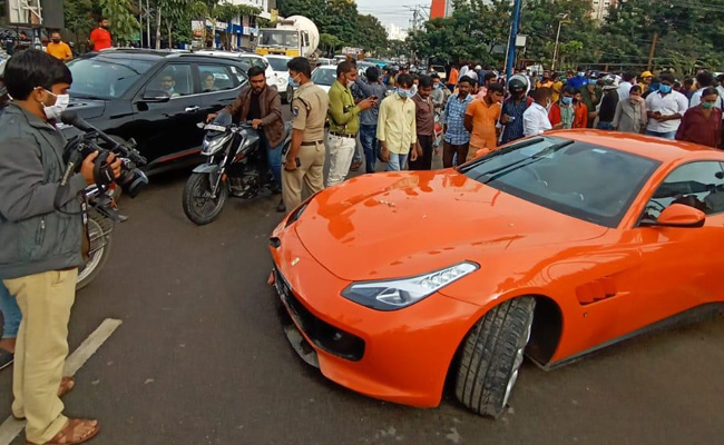 हैदराबाद : तेज स्पीड से आ रही फरारी ने 50 साल के शख्स को मारी टक्कर, मौके पर ही मौत