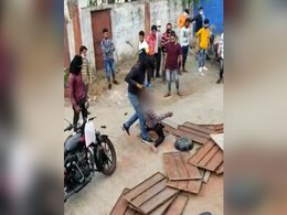 मध्यप्रदेश में एक ऑटो चालक की लापरवाही उसकी जान के लिए बन गई मुसीबत मध्यप्रदेश में एक ऑटो चालक की लापरवाही उसकी जान के लिए बन गई मुसीबत