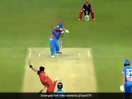 IPL 2020: गेंदबाज ने सिर पर डाली गेंद, तो ऋषभ पंत ने जड़ा छक्का, देख ताली बजाने लगे विराट कोहली - देखें Video IPL 2020: गेंदबाज ने सिर पर डाली गेंद, तो ऋषभ पंत ने जड़ा छक्का, देख ताली बजाने लगे विराट कोहली - देखें Video
