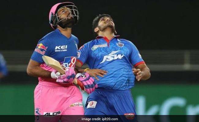 IPL 2020: Shreyas Gopal ने धक्का मारकर Rahul Tewatia का कैच गिरवाया, सोशल मीडिया पर हुए ट्रोल-Video