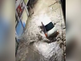 Traffic Jams, Flooded Roads In Many Areas After Heavy Rain In Hyderabad Traffic Jams, Flooded Roads In Many Areas After Heavy Rain In Hyderabad