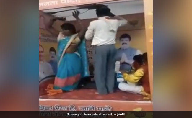 मध्य प्रदेश उपचुनाव में लोक गीतों की एंट्री, इस तरह लुभाए जा रहे वोटर, देखें VIDEO