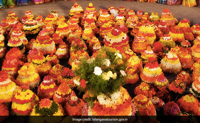 Dussehra 2020: <i>Bathukamma</i> Celebrations Conclude, Know Why It Is Special