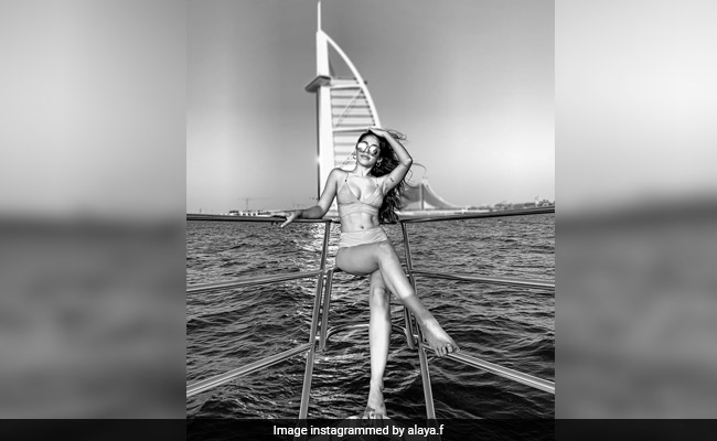 Alaya Furniturewalla's Surreal Pic From Dubai Is Winning The Internet
