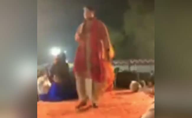 VIDEO: यूपी के बलिया में BJP नेता के घर जन्मदिन पार्टी में हर्ष फायरिंग, गायक गोलू राजा को लगी गोली