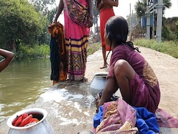 बिहार : रोहतास जिले में नल जल योजना की हकीकत, महादलित पोखर का पानी पीने को मजूबर बिहार : रोहतास जिले में नल जल योजना की हकीकत, महादलित पोखर का पानी पीने को मजूबर