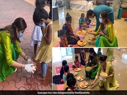 शिल्पा शेट्टी ने दुर्गा अष्टमी पर धोए कन्याओं के पैर, फिर आरती उतार कराया भोज, देखें Video शिल्पा शेट्टी ने दुर्गा अष्टमी पर धोए कन्याओं के पैर, फिर आरती उतार कराया भोज, देखें Video