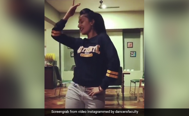 युजवेंद्र चहल की मंगेतर Dhanashree ने 'चने के खेत' सॉन्ग पर किया ऐसा डांस की बजने लगीं सीटियां, Viral हुआ Video