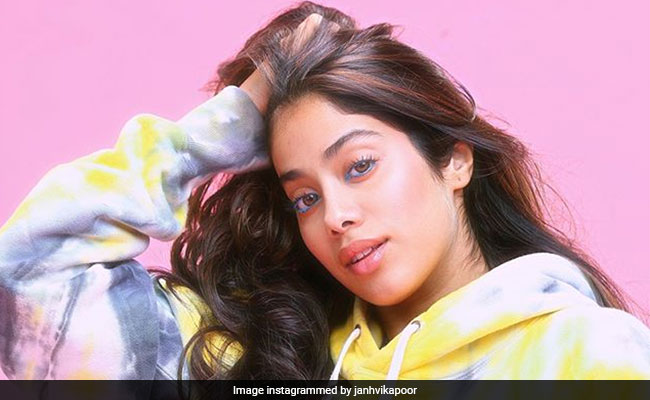 Janhvi Kapoor Colours Up Athleisure With A Blue Eyeliner, Tie-Dye Sweatshirt