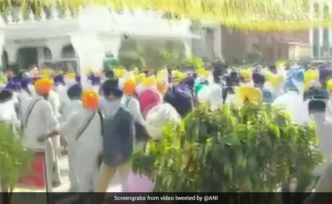 Clashes Break Out Between Top Sikh Body, Others During Protests In Punjab