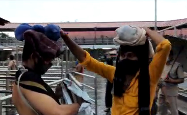 Despite Rains In Kerala, Devotees Trek Sabarimala To Offer Prayers