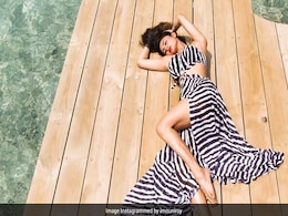 मौनी रॉय ब्लैक ऐंड वाइट ड्रेस पहने इस अंदाज में आईं नजर, खूब वायरल हो रही हैं Photos मौनी रॉय ब्लैक ऐंड वाइट ड्रेस पहने इस अंदाज में आईं नजर, खूब वायरल हो रही हैं Photos