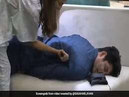 Bigg Boss 14 में गौहर खान ने दी सिद्धार्थ शुक्ला को मसाज, तो एक्टर ने बांध दिए तारीफों के पुल- देखें Video Bigg Boss 14 में गौहर खान ने दी सिद्धार्थ शुक्ला को मसाज, तो एक्टर ने बांध दिए तारीफों के पुल- देखें Video