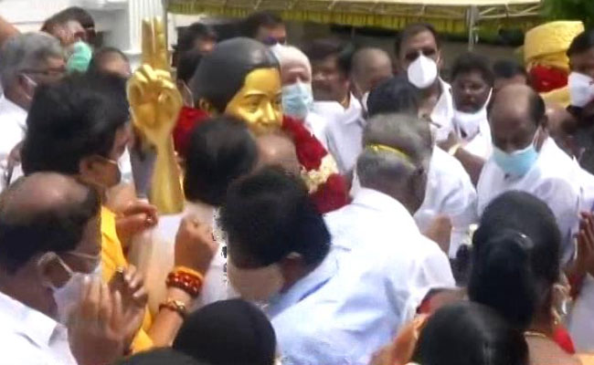 Huge Crowds At AIADMK Foundation Day Event In Chennai, Social Distancing Violated