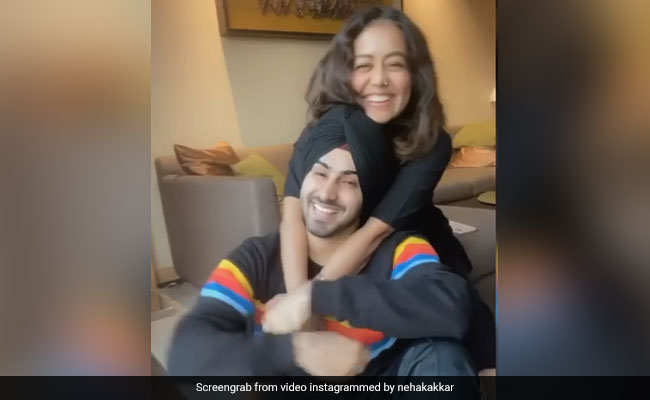 नेहा कक्कड़ ने रोहनप्रीत के साथ 'नेहू दा व्याह' पर दिये एक्सप्रेशंस, Video में दिखा दोनों का Cute अंदाज