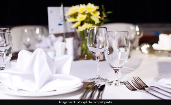 French Researchers Warn Of Virus Risk From Eating Out