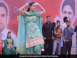 सपना चौधरी ने हरियाणवी गाने पर डांस से यूं मचाया तहलका, Video हुआ वायरल सपना चौधरी ने हरियाणवी गाने पर डांस से यूं मचाया तहलका, Video हुआ वायरल