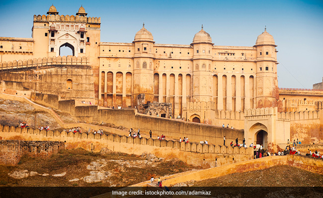 Road Trip to Jaipur: रोड ट्रिप पर जयपुर जा रहे हैं, तो वहां के इन प्राचीन और अद्भुत किलों को जरूर देखिए